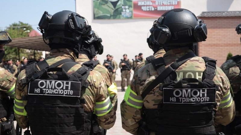 ЧЕЧНЯ.  В транспортном ОМОН Росгвардии ЧР открыли мемориал памяти Ахмата-Хаджи Кадырова.