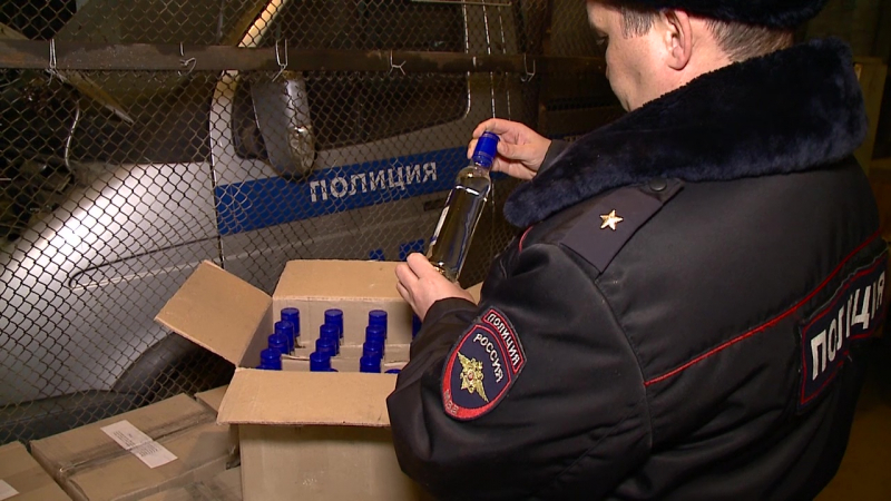 ЧЕЧНЯ.  Полицейские изъяли из незаконного оборота более 300 бутылок спиртосодержащей продукции.