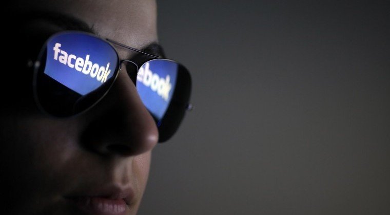 Facebook планирует выпустить "умные" очки Ray-Ban