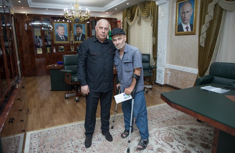 ЧЕЧНЯ. Фонд Кадырова помог инвалиду погасить кредит на машину