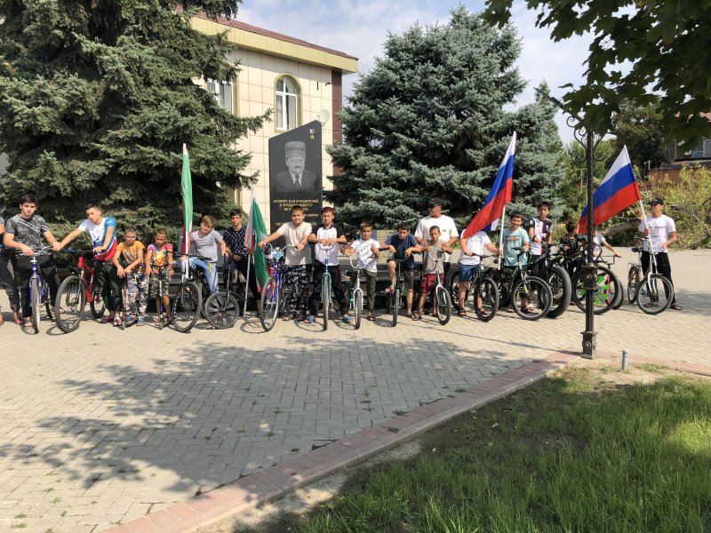 ЧЕЧНЯ. В Наурском районе состоялся велопробег к 70-летию Ахмата-Хаджи Кадырова