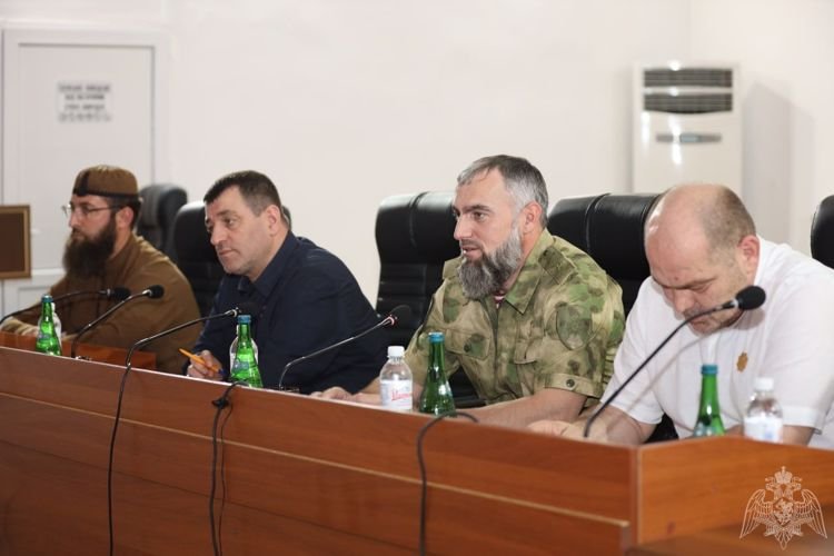 ЧЕЧНЯ.  Начальник Управления Росгвардии по Чеченской Республике провел совещание в Наурском районе.