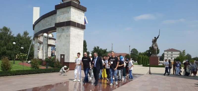 ЧЕЧНЯ. С целью ознакомления с культурой и традициями чеченского народа в ЧР посетила делегация из 16 регионов РФ