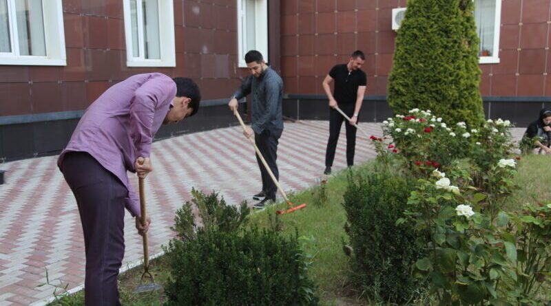 ЧЕЧНЯ.  Субботник в честь 70-летия  Ахмат-Хаджи Кадырова