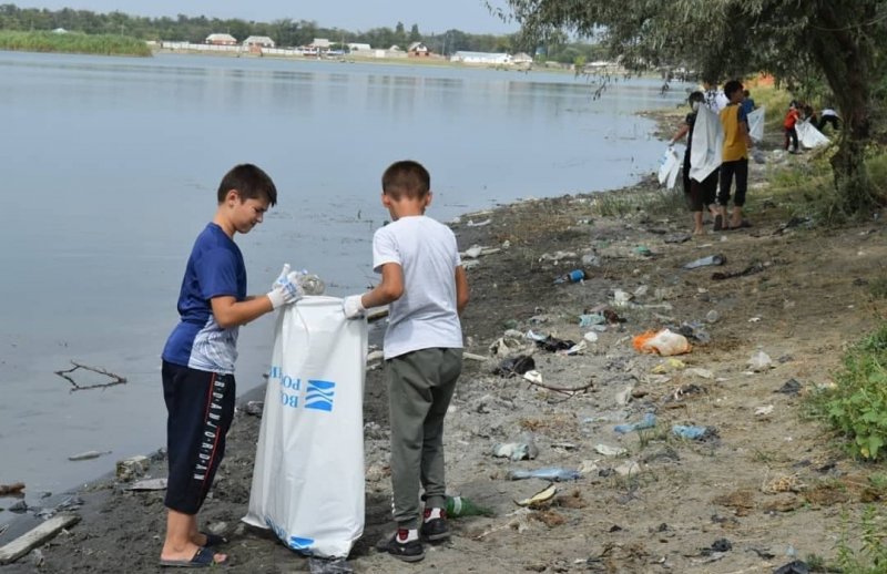 ЧЕЧНЯ. В Грозном очистили берег Червленнского водохранилища