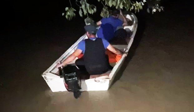 ЧЕЧНЯ. В Шелковском районе сотрудники МЧС спасли пастуха с затопленного островка на реке Терек