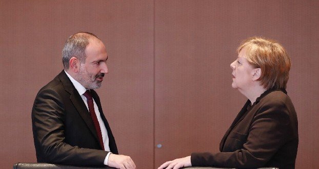 Германия готова и впредь поддерживать Армению на пути реформ - Меркель поздравила Пашиняна