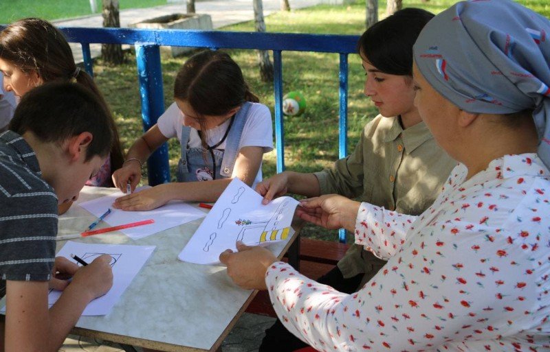 ИНГУШЕТИЯ. Мы рисуем ПДД: школьники Ингушетии отметили День светофора