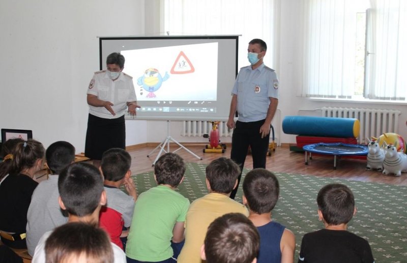 КБР. Полицейские Нальчика провели профилактические занятия для детей, пребывающих в детском санатории «Звездочка»