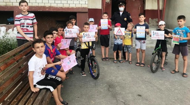 КБР. Школьники Кабардино-Балкарии повторили правила дорожной дисциплины и призвали водителей быть внимательнее на дорогах
