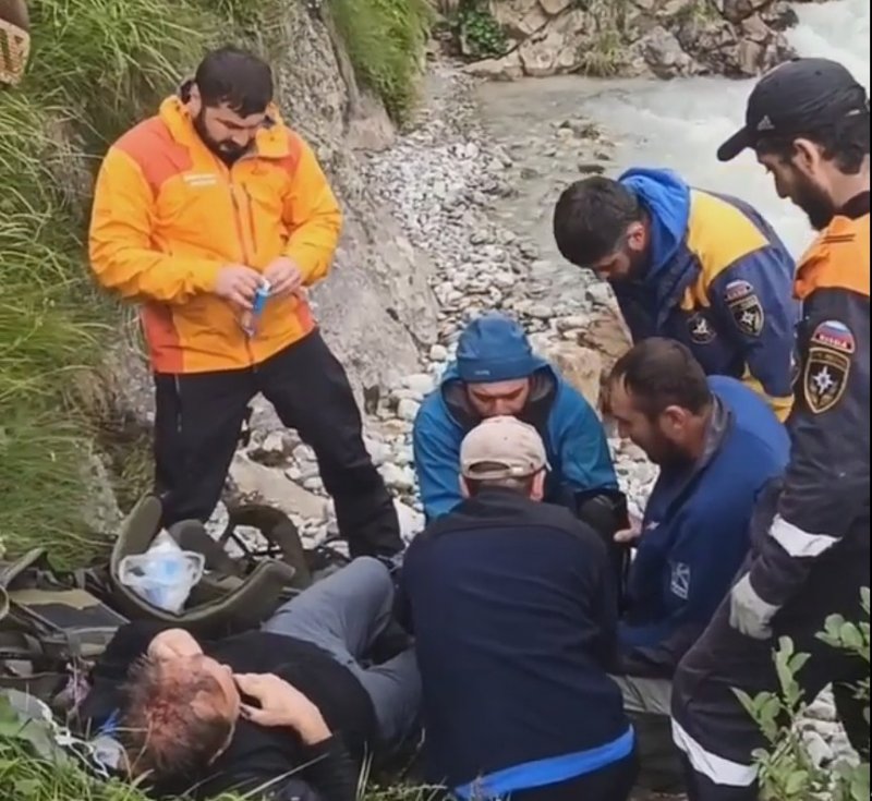 КБР. Спасатели эвакуировали альпиниста с ущелья Адыл-су