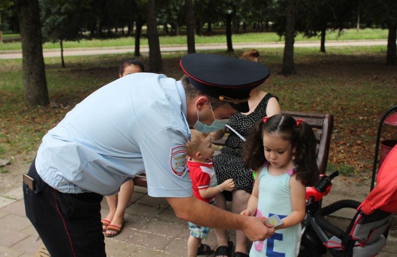 КБР. В Нальчике парки и зоны отдыха детей с родителями стали площадками для мероприятия «Пешеход на переход»