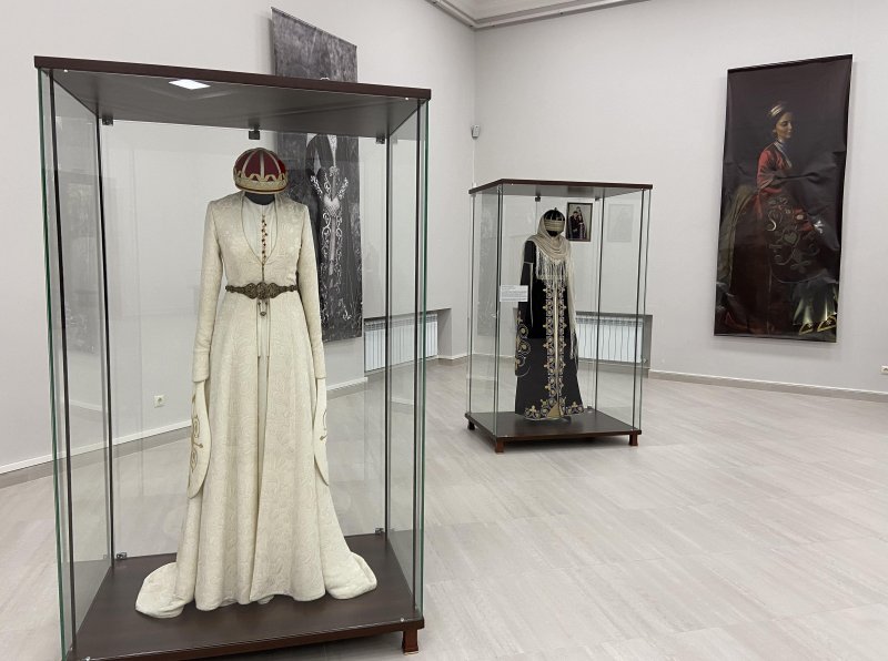 КЧР. В Карачаево-Черкесии открылась выставка национальных платьев