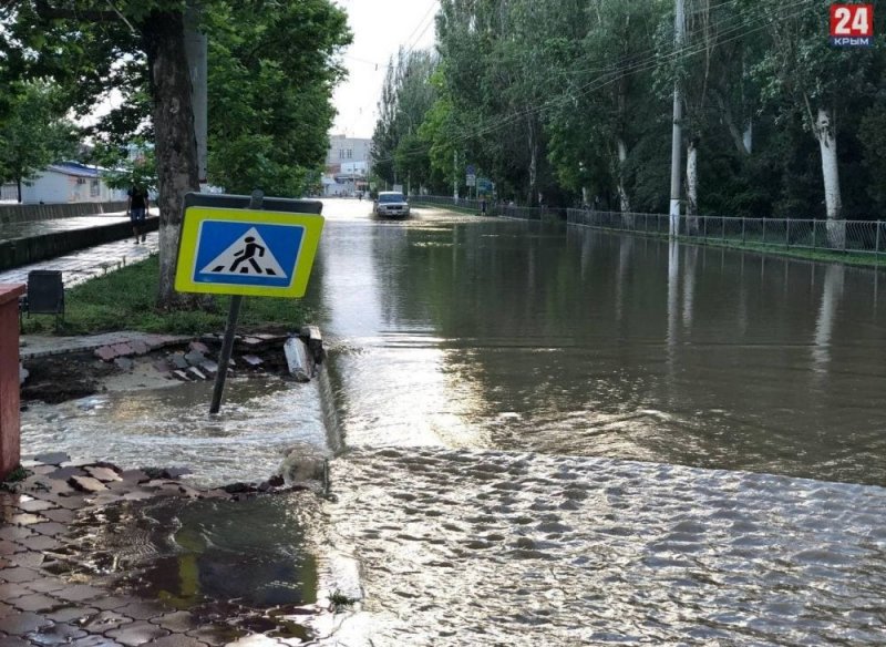 КРЫМ. В Керчи подтопило стадион, рынок и консервный завод