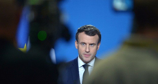 Макрон заявил, что Франция обсуждает с "Талибаном" (запрещено в РФ) гуманитарные операции и вывоз афганцев