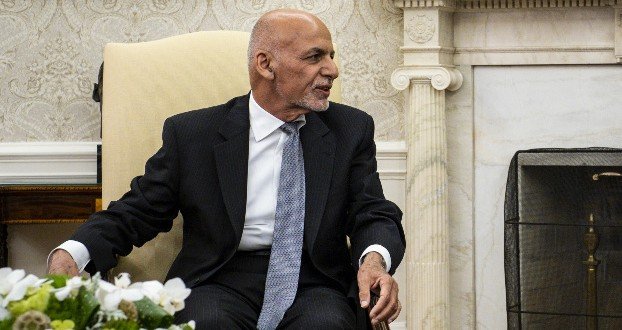 Президент Афганистана подал в отставку и покинул страну