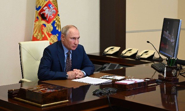 Путин обсудит с членами "Единой России" инициативы россиян по программе партии