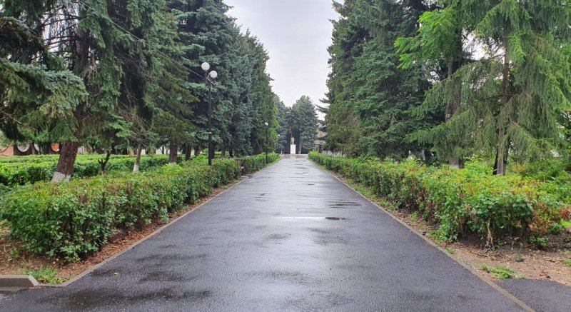 СТАВРОПОЛЬЕ. В ставропольском посёлке построили аллею за пять миллионов рублей