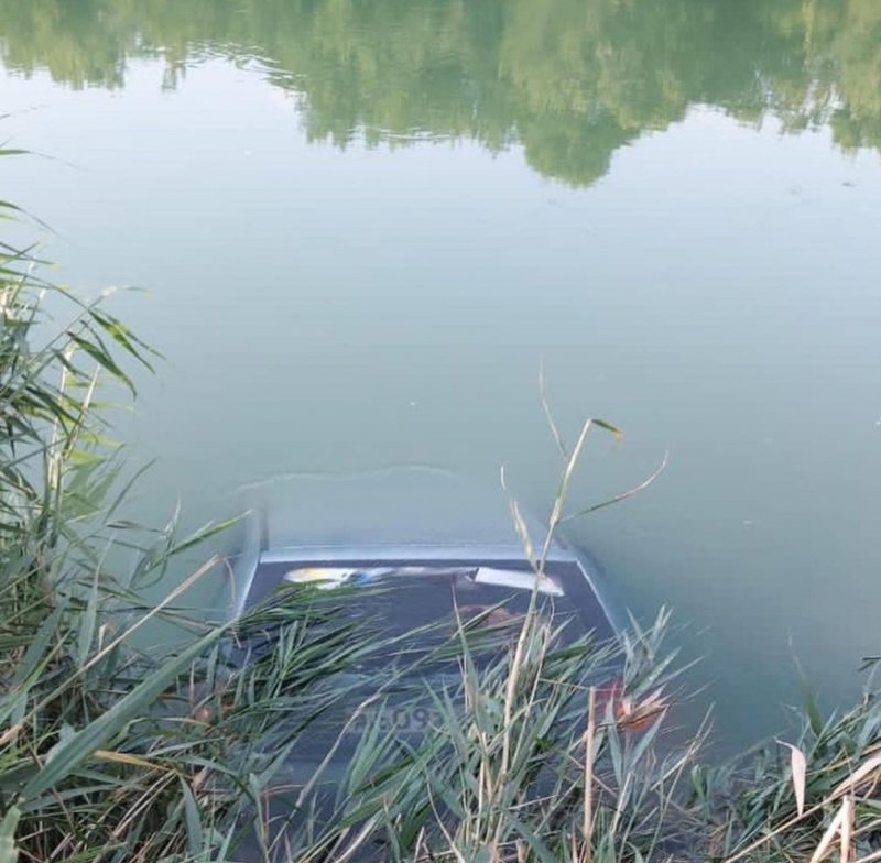 СТАВРОПОЛЬЕ. В затонувшей в водоёме на Ставрополье машине погибла женщина