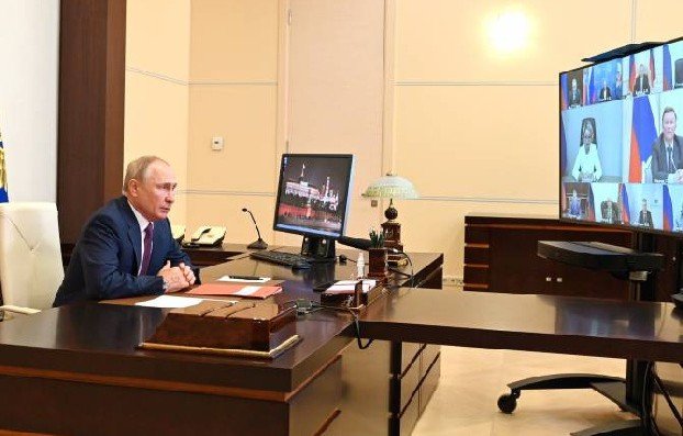 Владимир Путин обсудил с Совбезом международное сотрудничество в сфере обороны и безопасности