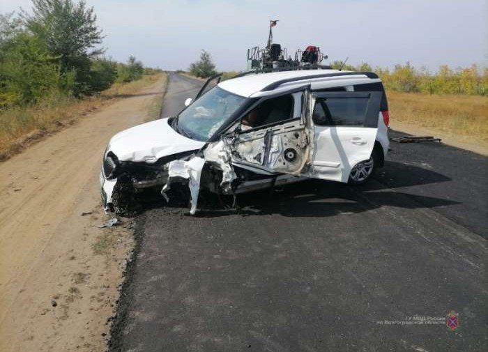 ВОЛГОГРАД. Три человека пострадали в ДТП с асфальтоукладчиком под Волгоградом