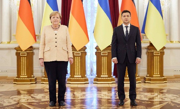 Зеленский заявил, что приоритетной темой его переговоров с Меркель был вопрос Донбасса