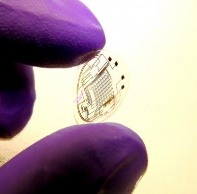 Ученые изобрели электронные контактные линзы