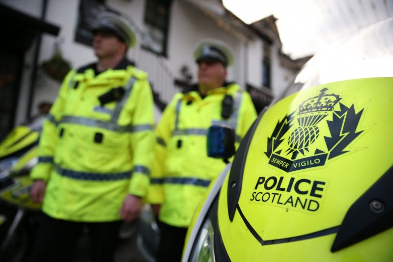 Шотландца  сдали в полицию  за то, что он кричал на ее попугая