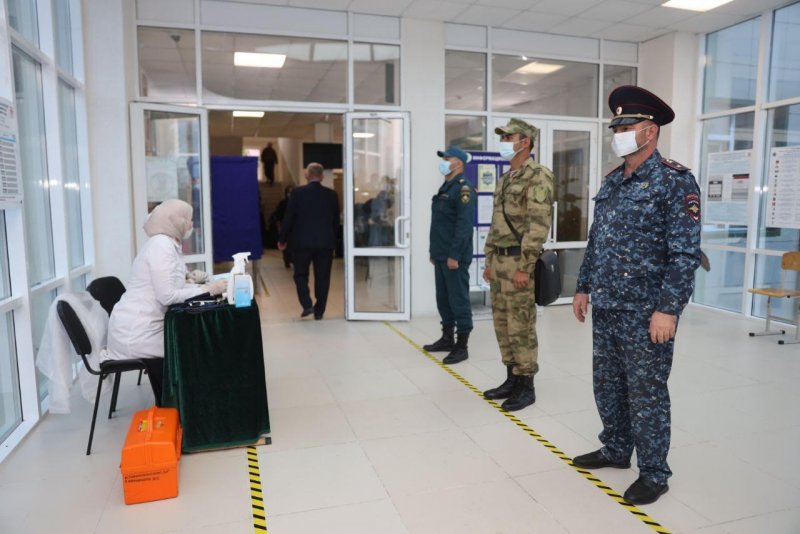 ЧЕЧНЯ. Сотрудники Росгвардии обеспечивают безопасность выборов в Чеченской Республике.
