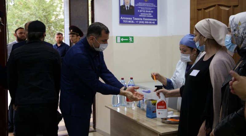 ЧЕЧНЯ. Адлан Динаев пообщался с наблюдателями на избирательных участках Грозного – голосование проходит в спокойной обстановке