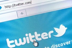 Twitter подал иск на США