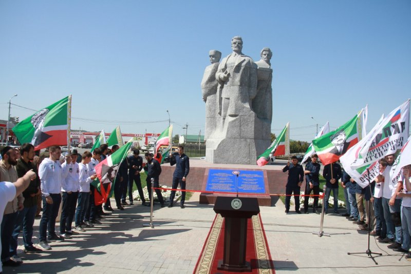 В Грозном после реставрации открыли памятник Дружбы народов