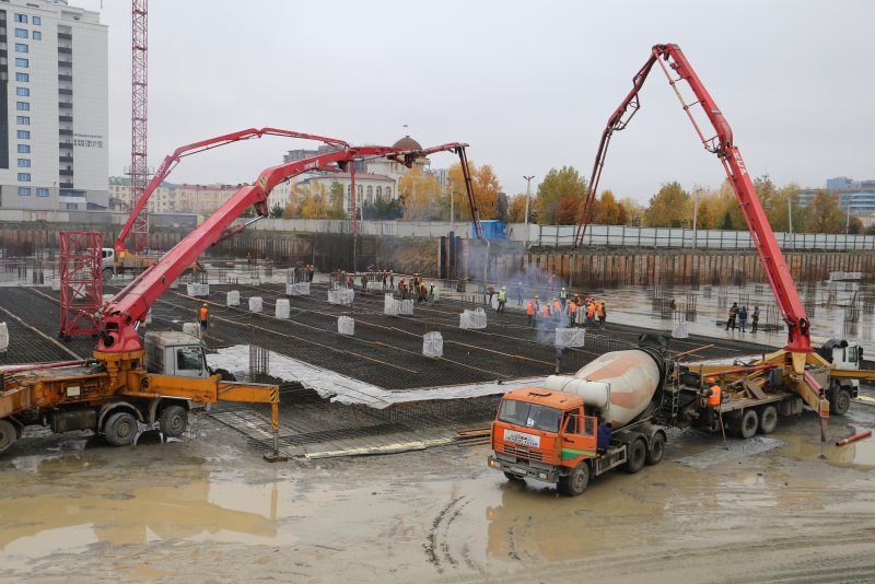 В фундамент ТРЦ «Грозный Молл» непрерывно залили 10 000 кубометров бетона