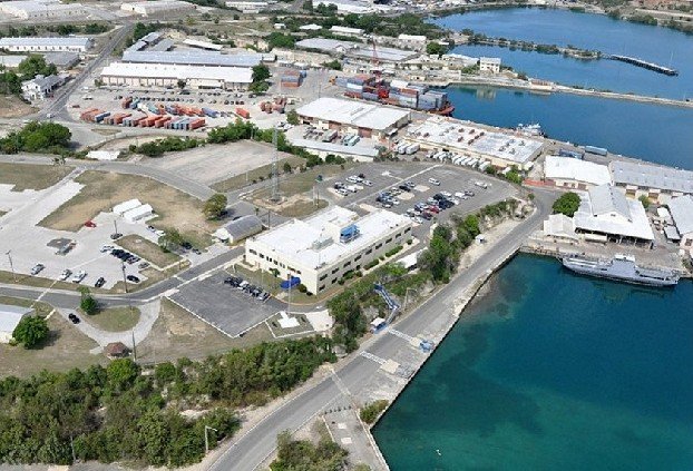 Администрация Байдена намерена заново открыть центр для мигрантов в Гуантанамо