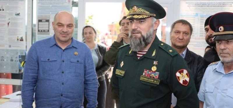 ЧЕЧНЯ. Генерал-майор Ш. Делимханов проверил ход голосования в 8 секторе Чеченской Республики