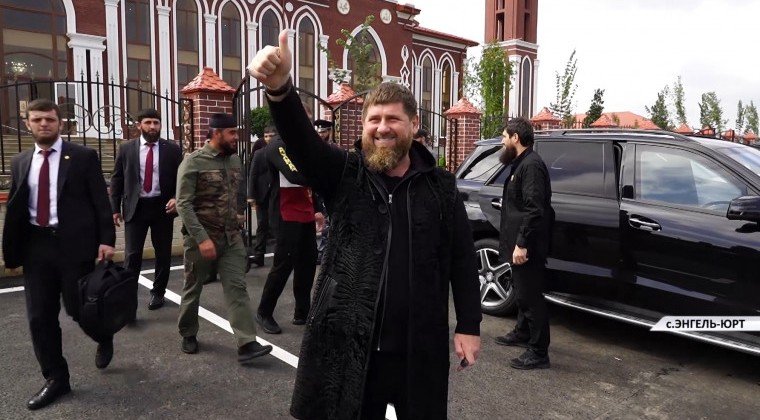 ЧЕЧНЯ. Рамзан Кадыров посетил новую мечеть в Энгель-Юрте