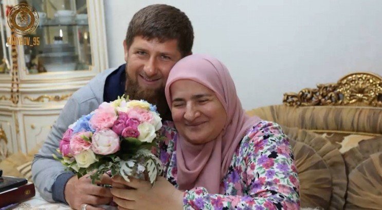 ЧЕЧНЯ. Рамзан Кадыров поздравил Аймани Кадырову с Днём чеченской женщины