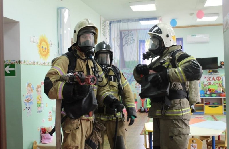 ЧЕЧНЯ. В детском саду на территории войсковой части пожарные провели тренировку
