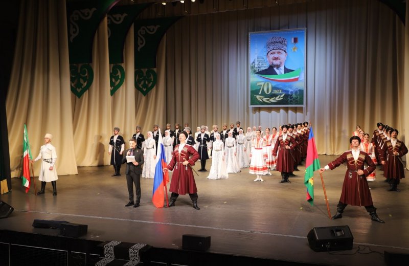 ЧЕЧНЯ. В Грозном прошел концерт ансамбля "Нохчо" и Кубанского казачьего хора