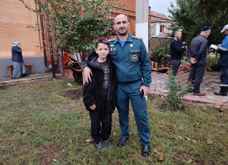ЧЕЧНЯ. В Грозном сотрудник МЧС спас при пожаре десятилетнего мальчика