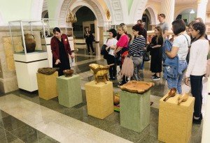 ЧЕЧНЯ. В рамках Всероссийской акции «Культурная суббота» в Грозном прошла выставка «Краски осени»