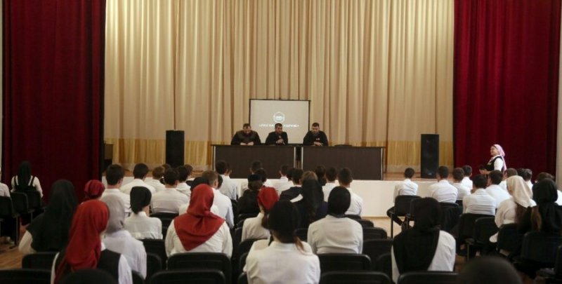 ЧЕЧНЯ. В Серноводском колледже прошла встреча «Листая историю»