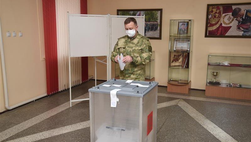 ЧЕЧНЯ. Военнослужащие грозненского соединения принимают участие в Едином дне голосования