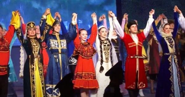 Фестиваль народного творчества в Дагестане соберет певцов, танцоров и канатоходцев