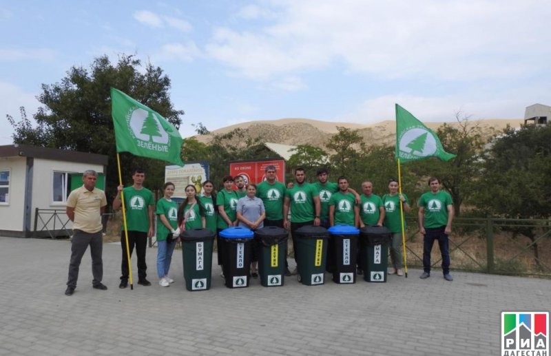 ДАГЕСТАН. Волонтеры очистили от мусора бархан Сарыкум в Дагестане