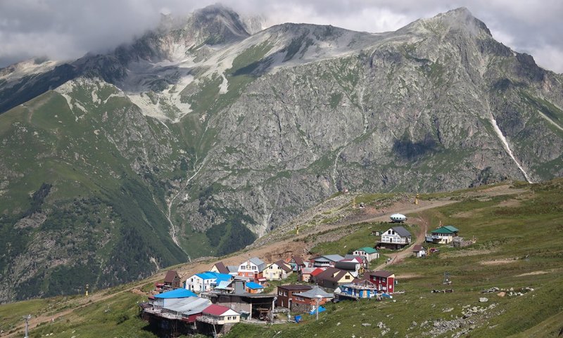 КЧР. В Карачаево-Черкесии в результате обрушение ледника пострадали туристы