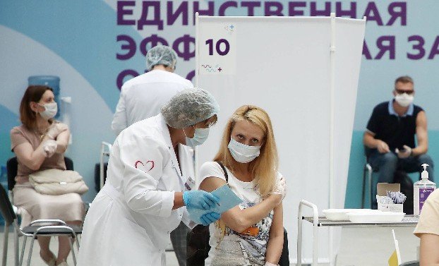 Определены первые 500 получателей приза по 100 тыс. рублей за вакцинацию от коронавируса