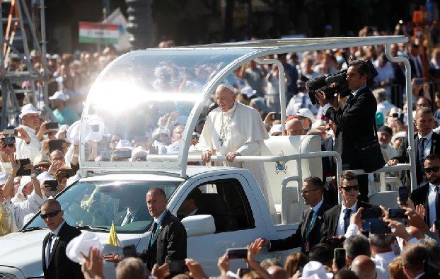 Папа Римский Франциск прибыл в Венгрию с коротким визитом