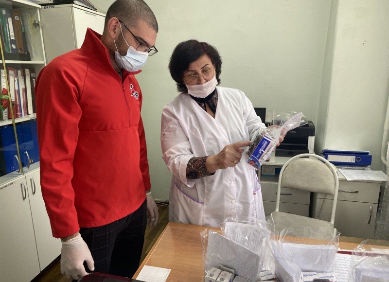С. ОСЕТИЯ. В Северной Осетии волонтеры акции #МыВместе доставляют медикаменты пациентам с коронавирусной инфекцией