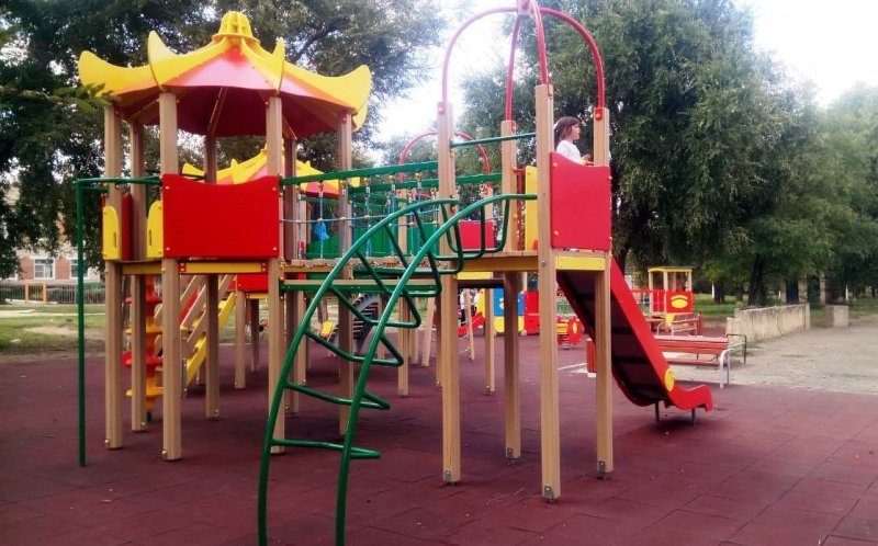 СТАВРОПОЛЬЕ. В селе Ипатовского округа появилась новая детская площадка за два миллиона рублей